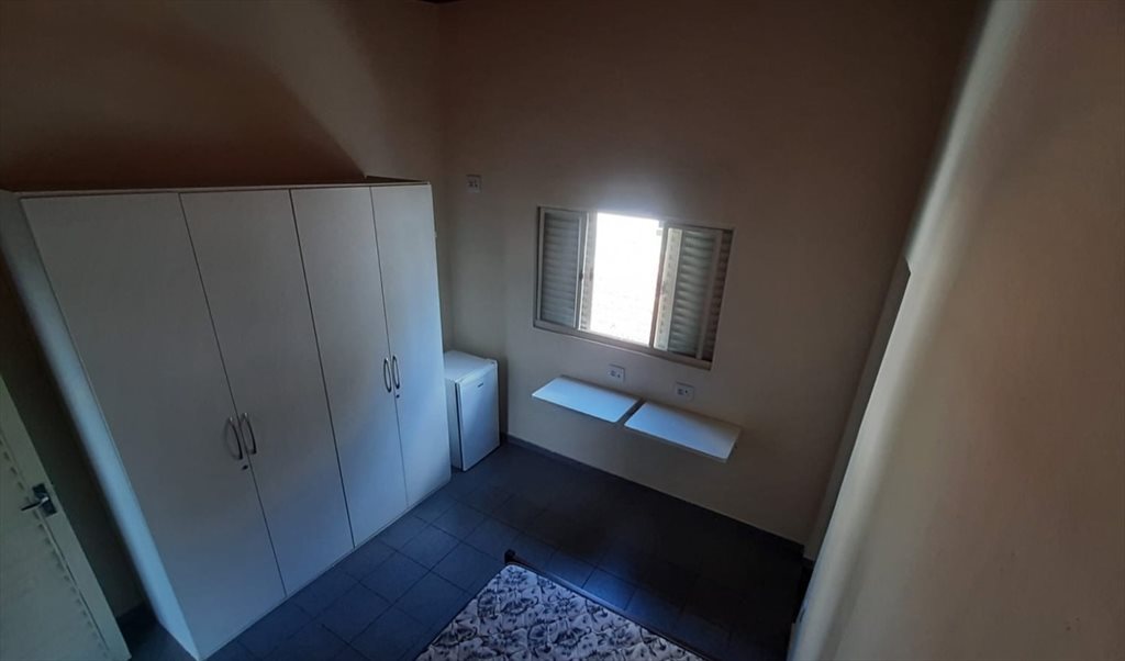 Suíte ampla e mobiliada (cama queen) na Zona Sul - Quarto 9 - Quartos em Rua Professor Estêvão Pinto, Serra | Roomgo - Image 6