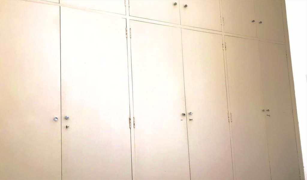 Quarto linha amarela - Quartos em Rua Tenente Aviador Mota Lima, Caxingui | Roomgo - Image 3