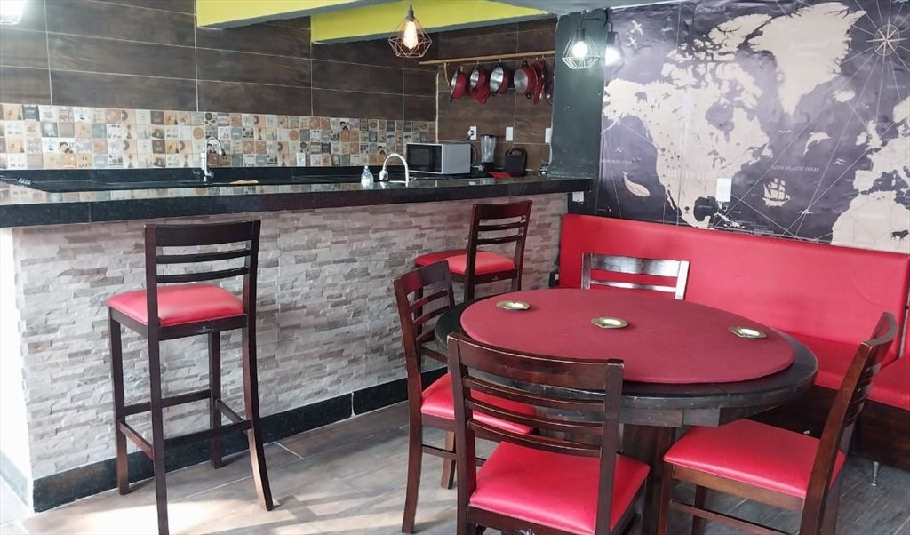 Rooms with private Bathrooms in house with pool and JacuzziPool and Jacuzzi - Quartos em Avenida Pacaembu, Pacaembu | Roomgo - Image 3