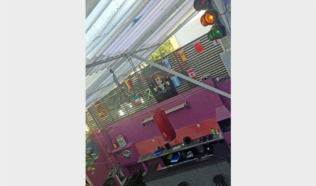 Rooms with private Bathrooms in house with pool and JacuzziPool and Jacuzzi - Quartos em Avenida Pacaembu, Pacaembu | Roomgo - Image 4