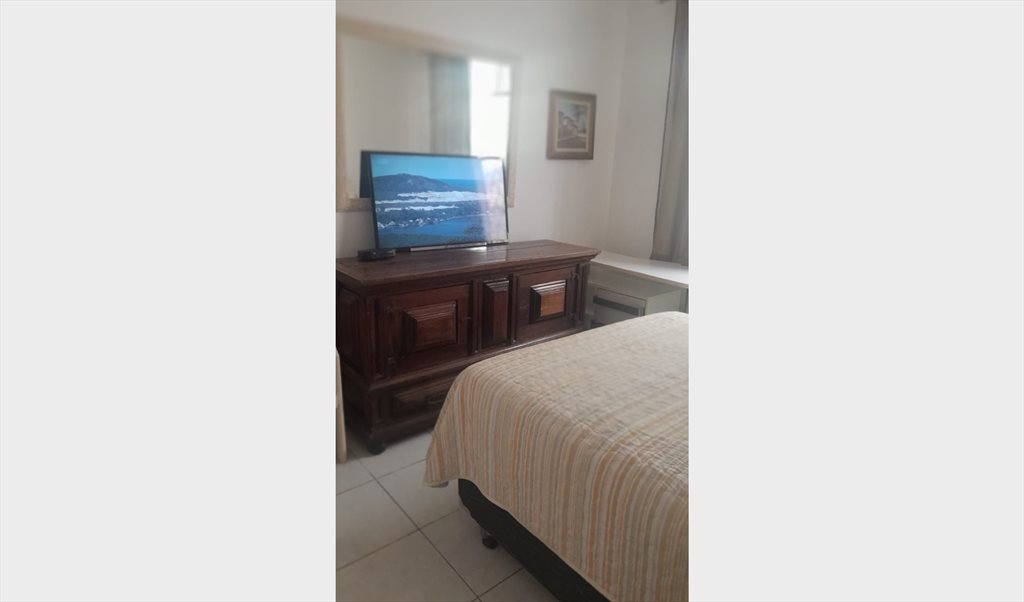 Excelente quarto sendo suíte - Quartos em Rua Nascimento Silva, Ipanema | Roomgo - Image 4