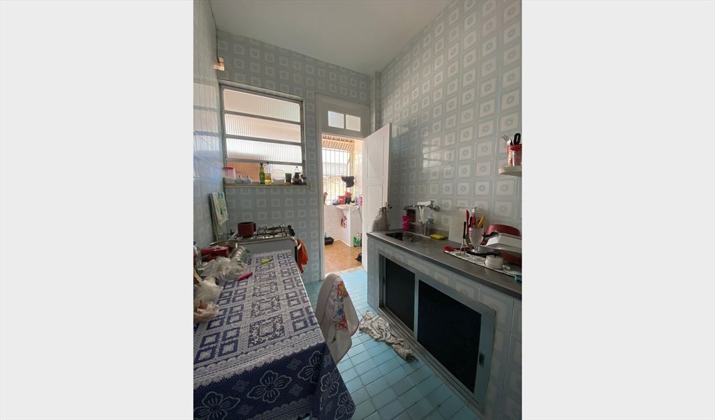 Quarto Grande com cama - Ap 3 quartos e rua sem saída segura - Quartos em Rua Manoel Leitão, Tijuca | Roomgo - Image 5