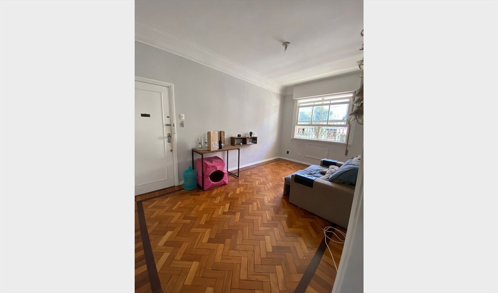 Quarto Grande com cama - Ap 3 quartos e rua sem saída segura - Quartos em Rua Manoel Leitão, Tijuca | Roomgo - Image 6