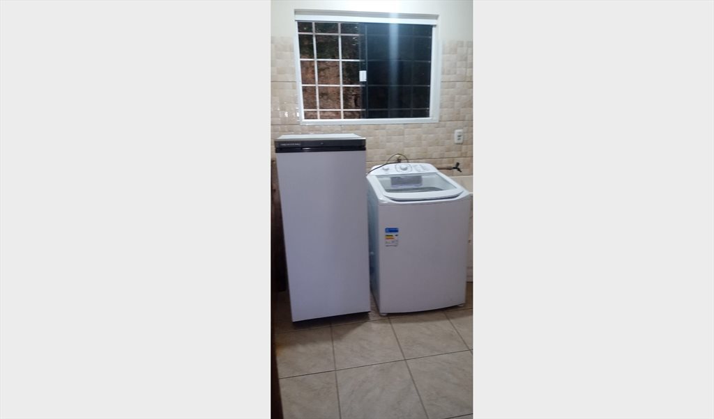 Alugo Suítes Executivas amplas - Quartos em Rua Margarida Pereira da Silva, Praia Fora | Roomgo - Image 4