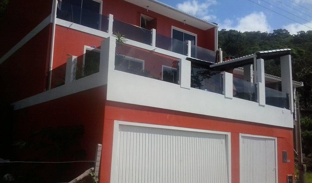 Alugo Suítes Executivas amplas - Quartos em Rua Margarida Pereira da Silva, Praia Fora | Roomgo - Image 7