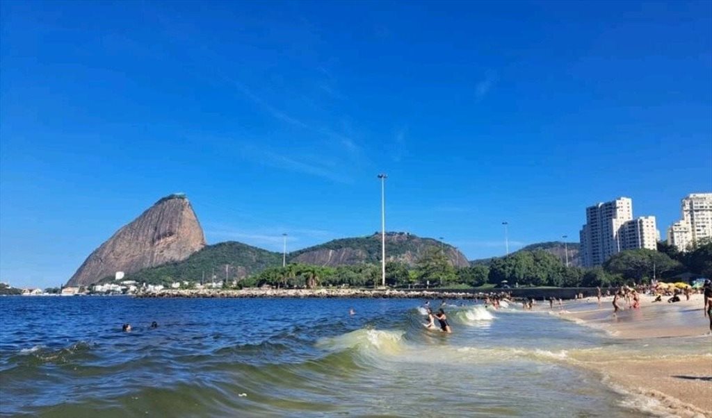 QUARTO CONFORTÁVEL NO FLAMENGO ZONA SUL PERTO DA PRAIA E METRO - Quartos em Avenida Oswaldo Cruz, Flamengo | Roomgo - Image 2