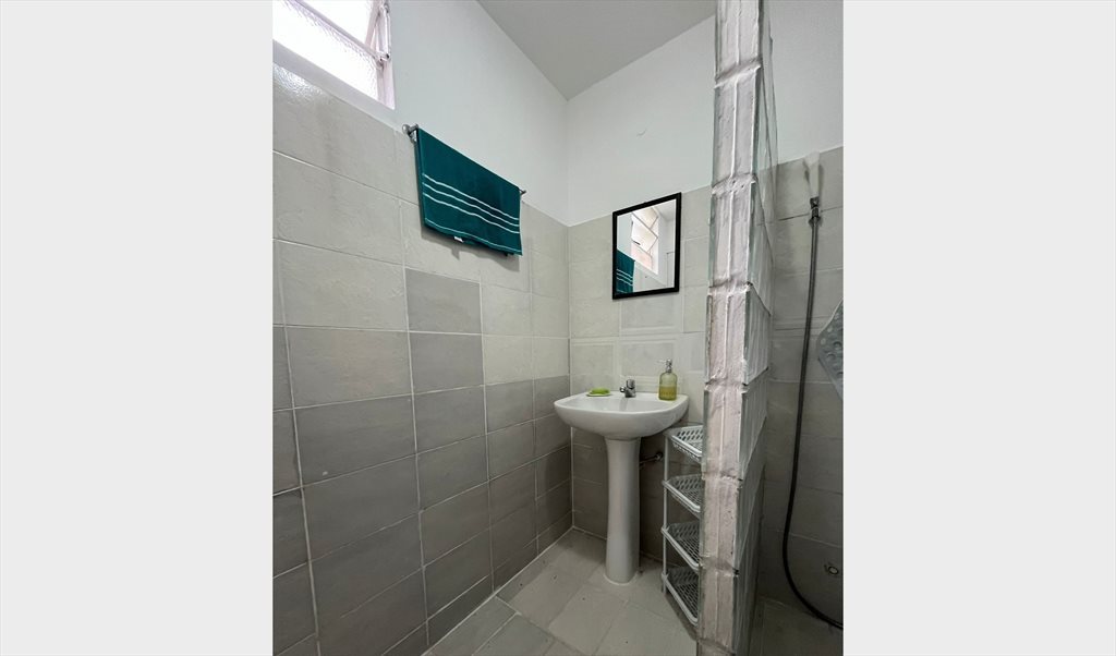 Casa - Quartos em Rua das Laranjeiras, Laranjeiras | Roomgo - Image 2