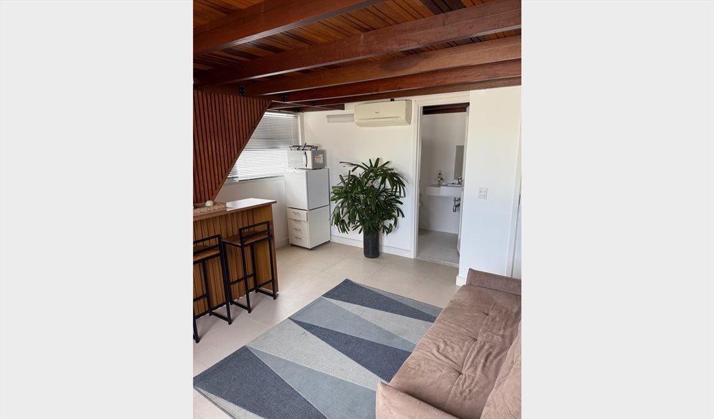 Quarto entrada individual na Barra da tijuca posto 2 praia - Quartos em Avenida Comandante Júlio de Moura, Jardim Oceânico | Roomgo - Image 2