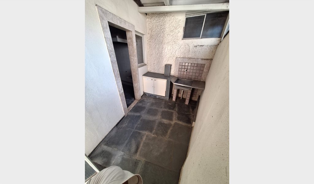 Casal COM AR, iluminado e ventilado - Quartos em Rua Conde de Linhares, Cidade Jardim | Roomgo - Image 5