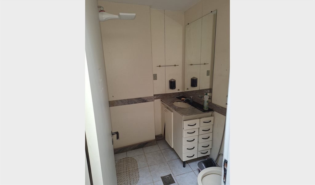 Casal COM AR, iluminado e ventilado - Quartos em Rua Conde de Linhares, Cidade Jardim | Roomgo - Image 7