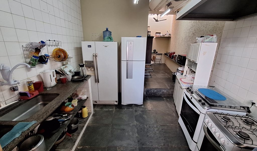 Casal COM AR, iluminado e ventilado - Quartos em Rua Conde de Linhares, Cidade Jardim | Roomgo - Image 8