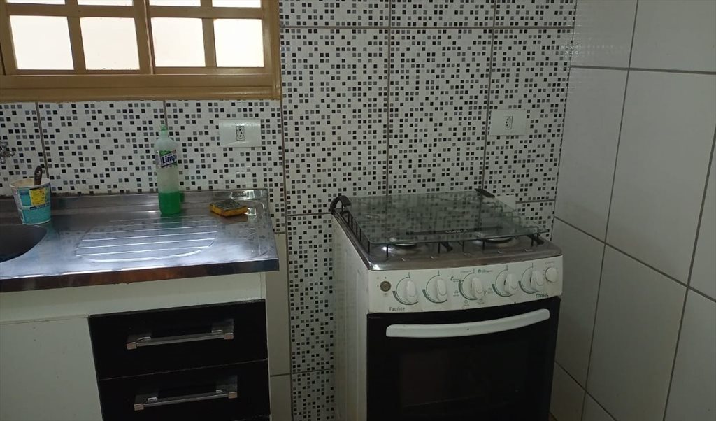 Kitnet próxima à faculdade em Ourinhos/SP - Quartos em Rua Augustin Sangalli Breve, Jardim Santos Dumont | Roomgo - Image 2