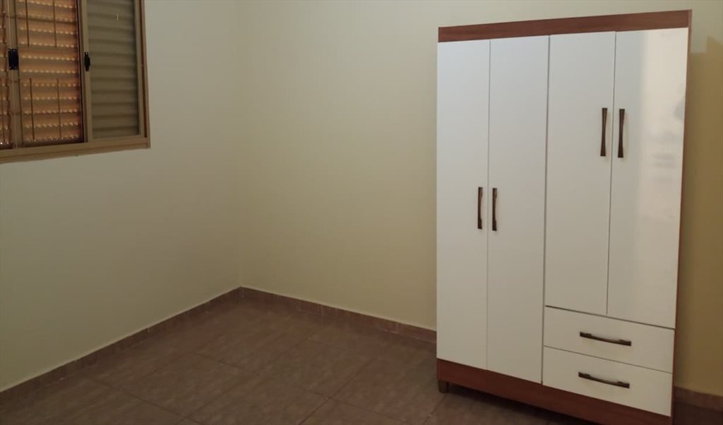 Kitnet próxima à faculdade em Ourinhos/SP - Quartos em Rua Augustin Sangalli Breve, Jardim Santos Dumont | Roomgo - Image 4