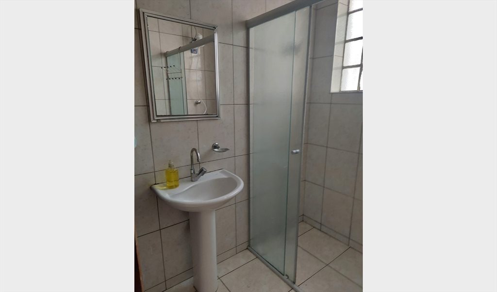 Alugo vaga em quarto compartilhada 600 reais mensal - Quartos em Rua Cardeal Arcoverde, Pinheiros | Roomgo - Image 4