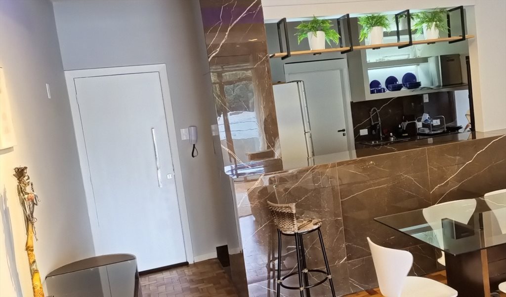 SUÍTE C BWC EM APTO. ALTO PADRÃO-ÁREA MAIS CHARMOSA DO CENTRO CURITIBA - Quartos em Alameda Doutor Carlos de Carvalho, Centro | Roomgo - Image 4