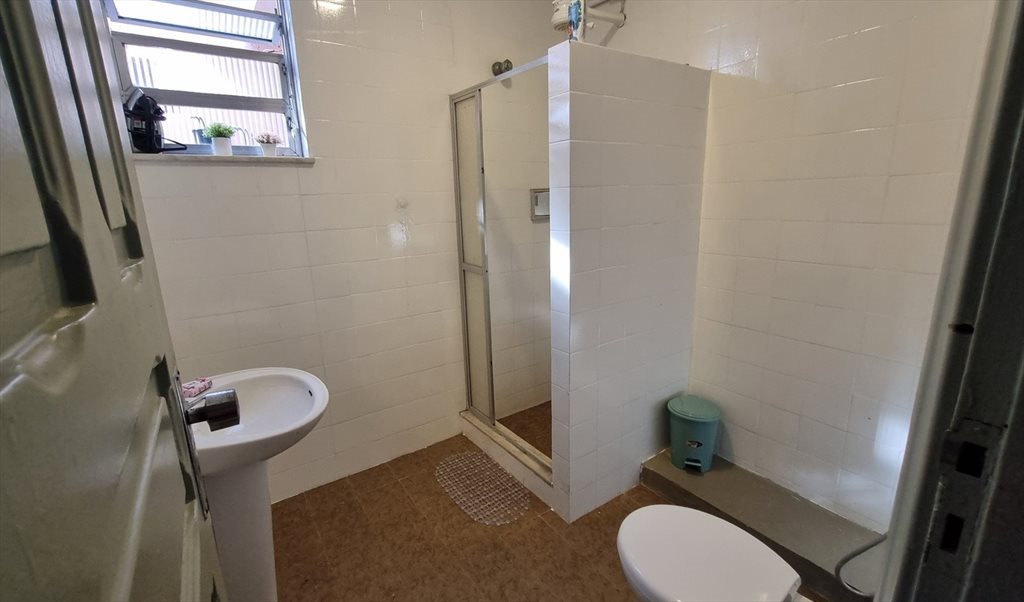 Quarto individual amplo em majestosa casa na Tijuca - Quartos em Rua Livreiro Francisco Alves, Tijuca | Roomgo - Image 6