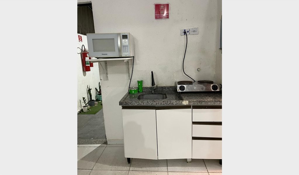 Quarto individual Sta Cecilia prox. ao metrô - Quartos em Rua Martim Francisco, Vila Buarque | Roomgo - Image 4