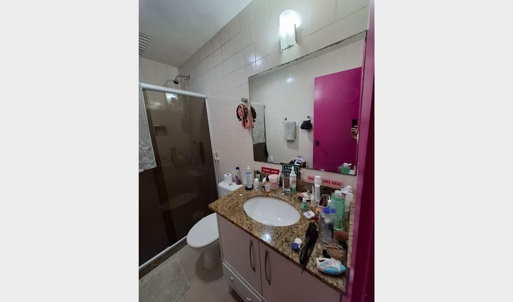 Quarto individual + reformado com banheiro privativo no ♥ do catete - Quartos em Rua Bento Lisboa, Catete | Roomgo - Image 3