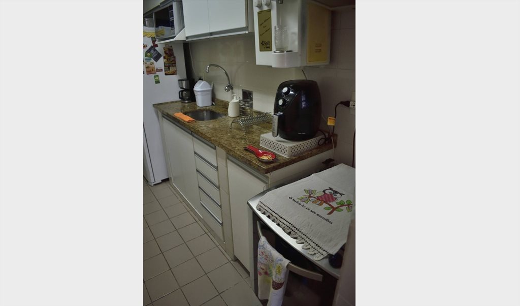 Quarto individual + reformado com banheiro privativo no ♥ do catete - Quartos em Rua Bento Lisboa, Catete | Roomgo - Image 6