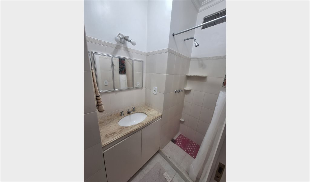 Suíte familiar e silenciosa em Laranjeiras - Quartos em Rua das Laranjeiras, Laranjeiras | Roomgo - Image 3