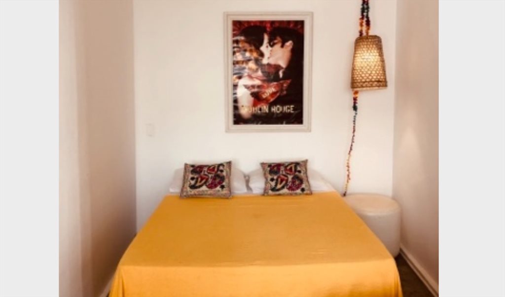 Quarto Silencioso - Com estacão de trabalho + Sofá - Quartos em Rua Barão de Guaratiba, Gloria | Roomgo - Image 3