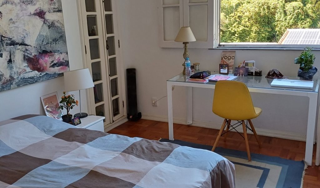 Quarto grande com janelão - Quartos em Rua Pacheco Leão, Jardim Botanico | Roomgo - Image 2