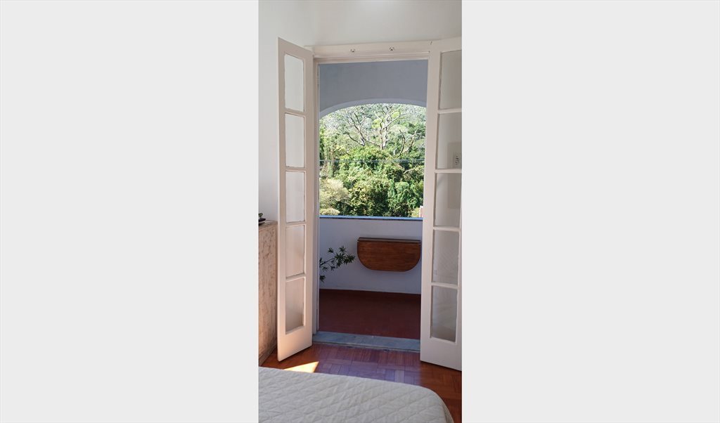 Quarto grande com janelão - Quartos em Rua Pacheco Leão, Jardim Botanico | Roomgo - Image 5