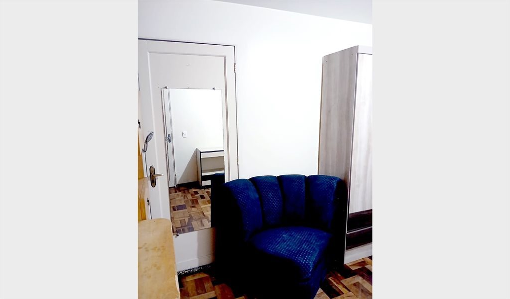 900 - Quartos em Avenida Vicente Machado, Batel | Roomgo - Image 2