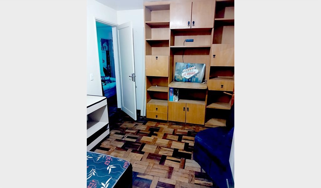 900 - Quartos em Avenida Vicente Machado, Batel | Roomgo - Image 4