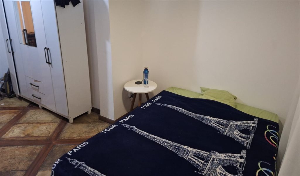 Quarto aberto ao quintal - Quartos em Rua Marquês de Paranaguá, Santo Antonio | Roomgo - Image 3