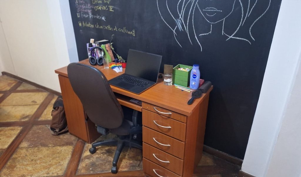 Quarto aberto ao quintal - Quartos em Rua Marquês de Paranaguá, Santo Antonio | Roomgo - Image 7