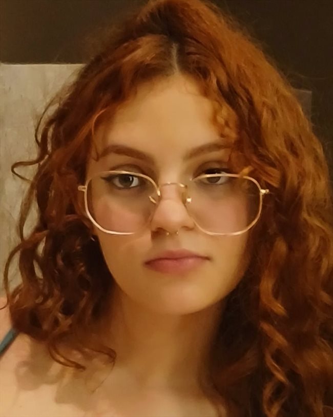 Júlia  - Estudante - Feminino - Florianópolis - Image 1