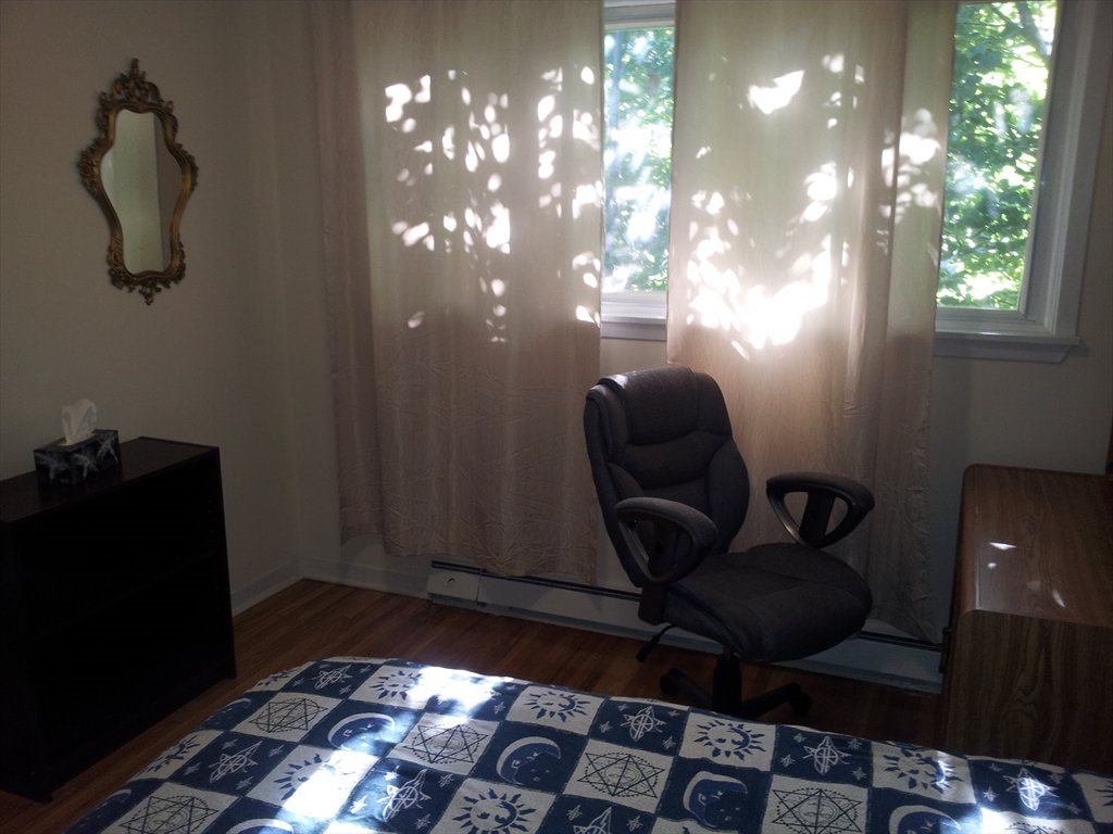 Room for rent in Valley Woods Road, North York - Super Cozy Townhouse in Great Neighbourhood - Image 4