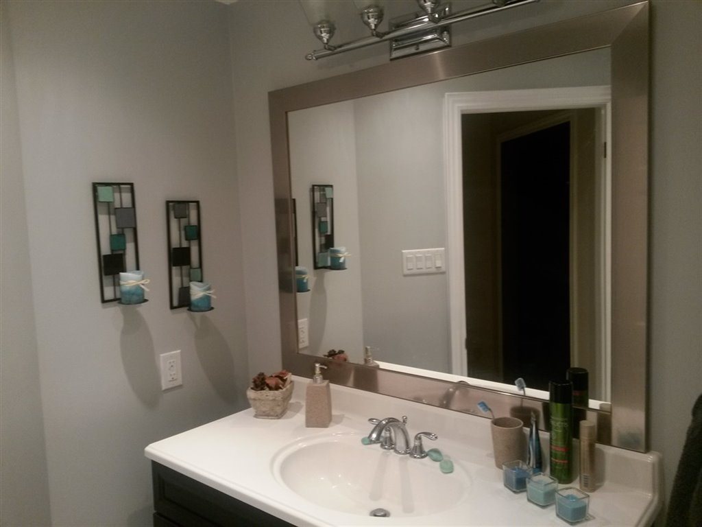 Room for rent in Kingsview Boulevard, Etobicoke - Large Bright Room for student near all amenities - Image 2