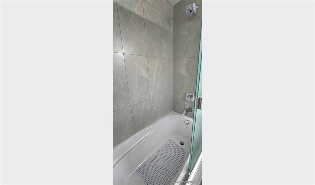 Room for rent in 85 Ave NW, Garneau - One Room with own Bathroom - Image 2