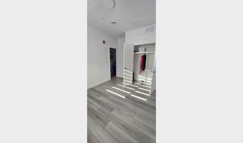 Room for rent in 85 Ave NW, Garneau - One Room with own Bathroom - Image 4