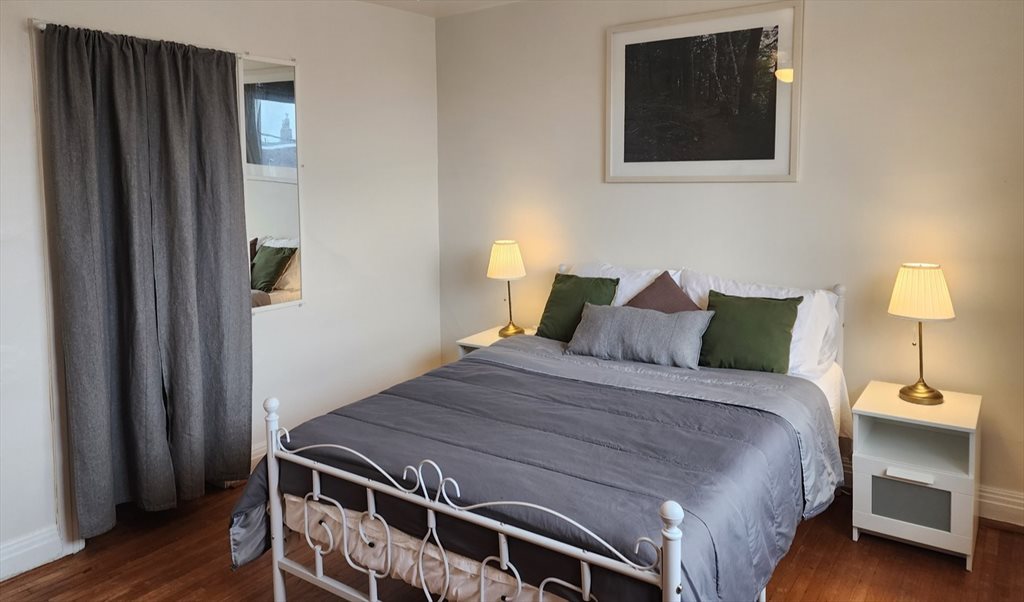 Room for rent in Dupont St, Davenport - Convenient Toronto Room - Image 6