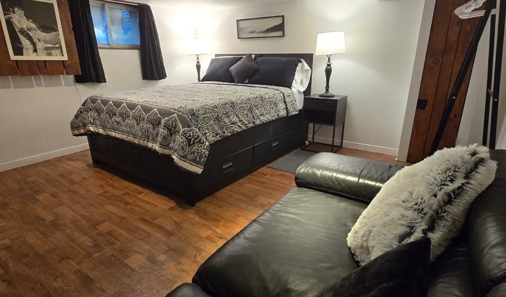 Room for rent in Dupont St, Davenport - Convenient Toronto Room - Image 8