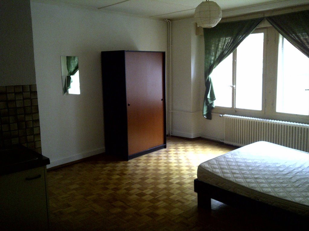 Colocation à Rue du Seyon, Neuchâtel - Neuchâtel-centre : Studio en zone piétonne à louer (meublé ou non) | Roomgo - Image 4