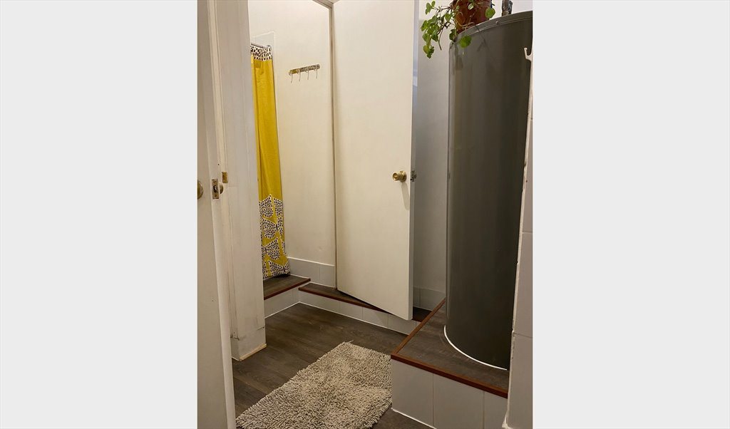 Pieza en arriendo en Elias, Cerro Alegre - CASA ELIAS VALPO-Av. Elías 130 | CompartoDepto - Image 3