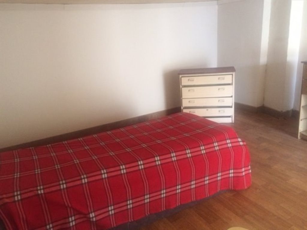 Pieza en arriendo en Echaurren, Santiago - Altillo en barrio universitario, metro República para mujer | CompartoDepto - Image 3