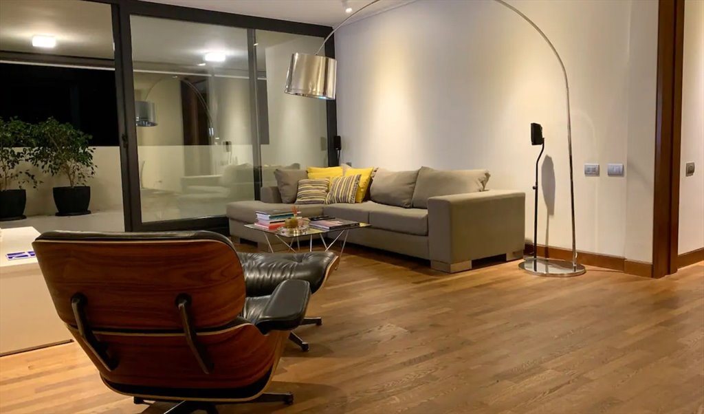 Pieza en arriendo en Comandante Malbec, La Dehesa - Dormitorio con baño privado en suite | CompartoDepto - Image 2