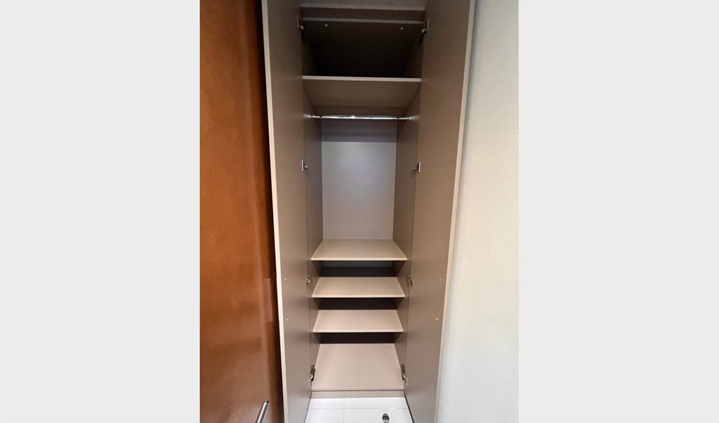 Pieza en arriendo en Comandante Malbec, La Dehesa - Dormitorio con baño privado en suite | CompartoDepto - Image 5