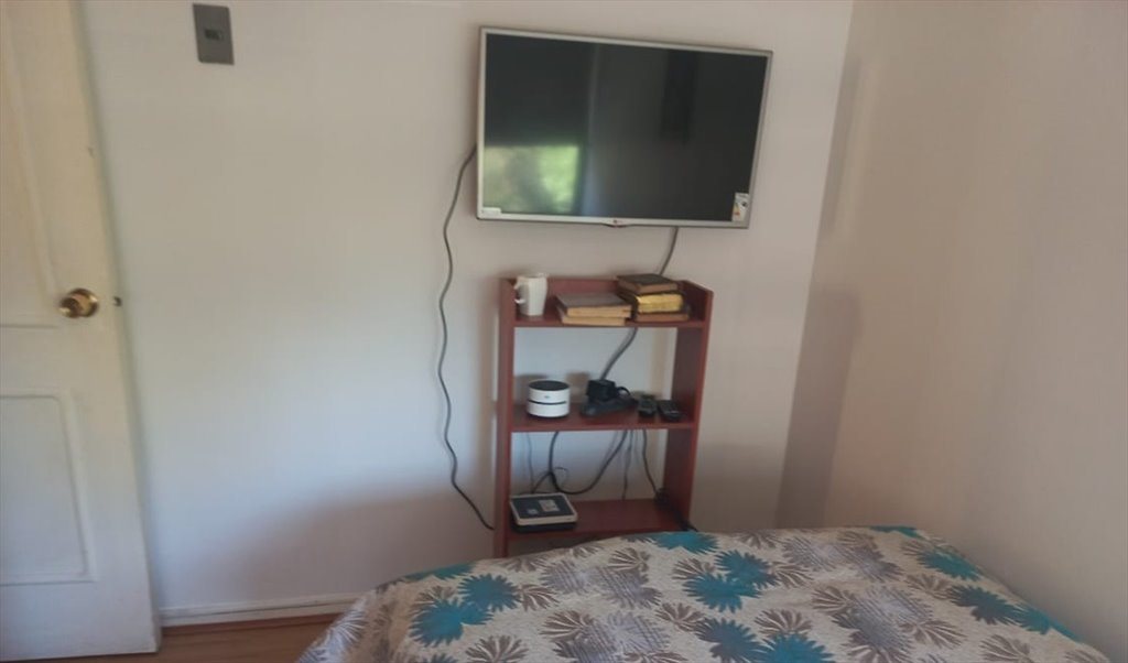 Pieza en arriendo en Hernando de Magallanes, El Pillán - Pieza pequeña, muy acogedora, closet espectacular y baño privado | CompartoDepto - Image 2
