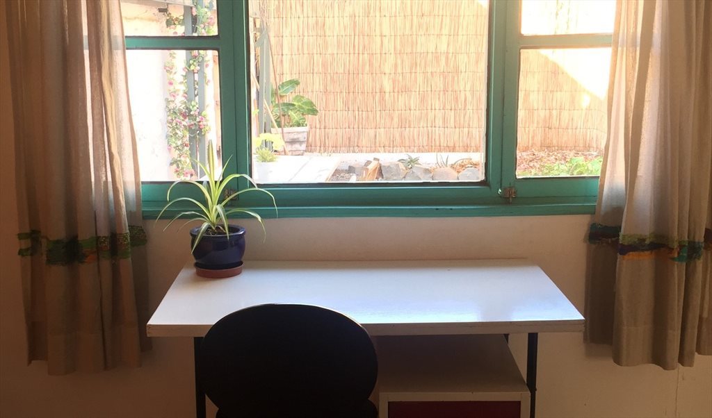 Pieza en arriendo en General Ekdhal, Cerro San Cristóbal - Pieza 2 en Casona Caracola | CompartoDepto - Image 3