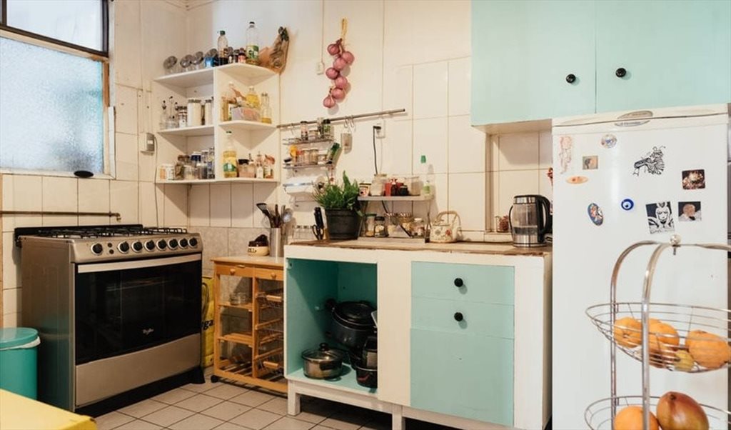 Pieza en arriendo en General Ekdhal, Cerro San Cristóbal - Pieza 2 en Casona Caracola | CompartoDepto - Image 5