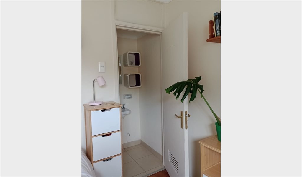 Pieza en arriendo en Dublé Almeyda, Crescente Errázuriz - Cómoda pieza en Ñuñoa a pasos del metro Monseñor Eyzaguirre | CompartoDepto - Image 4