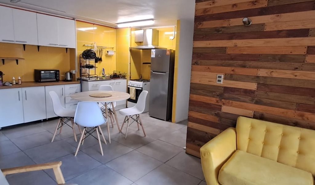 Pieza en arriendo en Diagonal Paraguay, San Isidro - Santiago Centro 3D/2B LGBT habitación | CompartoDepto - Image 3