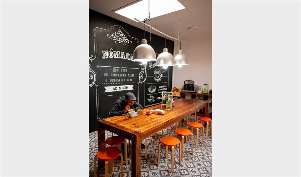 Pieza en arriendo en Independencia, Almendral - habitación individual, con ventana, cama dos plazas en casa patrimonial. | CompartoDepto - Image 7