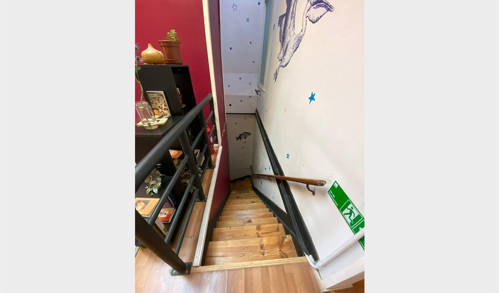 Pieza en arriendo en Independencia, Almendral - habitación individual, con ventana, cama dos plazas en casa patrimonial. | CompartoDepto - Image 8